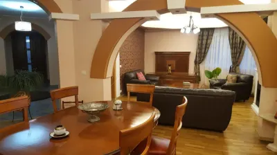 Vila  5 camere  , in Ploiesti, zona 8 Martie. - foto 4