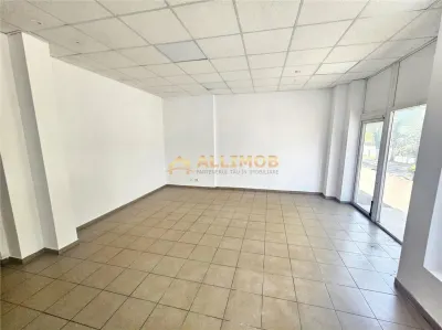 Spatiu comercial de inchiriat – Ploiesti, Strada Cantacuzino | Vitrina 10 ml | Trafic intens | Ideal business premium - foto 2