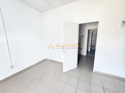 Spatiu comercial de inchiriat – Ploiesti, Strada Cantacuzino | Vitrina 10 ml | Trafic intens | Ideal business premium - foto 4