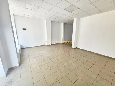 Spatiu comercial de inchiriat – Ploiesti, Strada Cantacuzino | Vitrina 10 ml | Trafic intens | Ideal business premium - foto 6