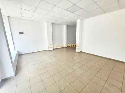 Spatiu comercial de inchiriat – Ploiesti, Strada Cantacuzino | Vitrina 10 ml | Trafic intens | Ideal business premium - foto 7