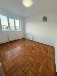 Apartament 3 camere, decomandat, disponibil imediat ! - foto 3
