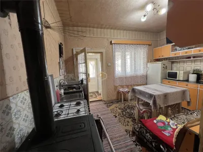 Casă spațioasă cu teren generos de 1.656 mp, într-o zonă liniștită din orașul Livada - foto 6