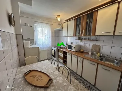 Apartament de vanzare 3 camere pivnita Sibiu Cal Poplacii - foto 2