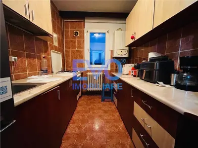 Apartament cu 3 camere de vanzare, mobilat si utilat, Podu Ros - foto 3