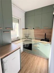 Garsoniera renovata 2026 | 30mp | pretabil cabinet | birou | zona Sub Arini - foto 2