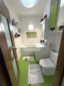 Apartament mobilat 68 mpu 3 camere 2 bai si pivnita in Turnisor - foto 8