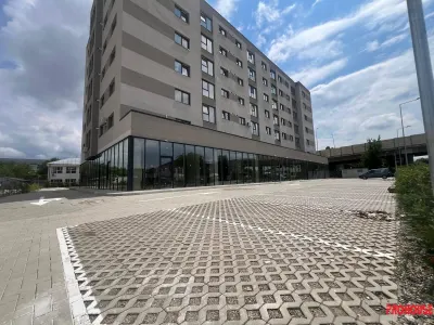 Spațiu comercial modern 155 mp, la cheie, cu două intrări – Bacău - Bacau