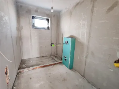 Casa noua, singur in curte - Izvor - foto 10