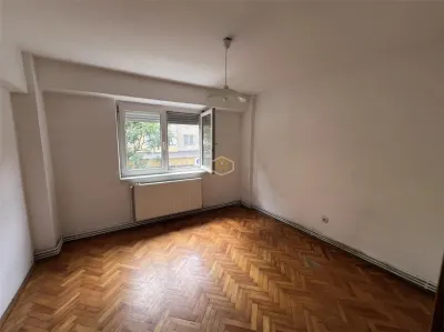Apartament 4 camere | Etaj 1 | Micro 16 - Aleea Universului - foto 4