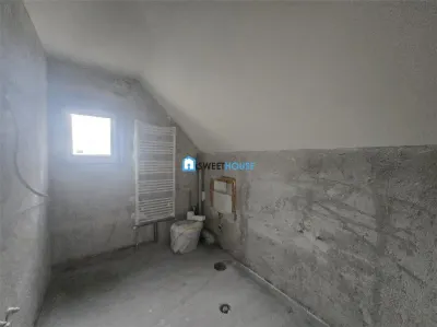 Oportunitate de investitie  2 case  in aceeasi curte Fagaras Zona Centrala - foto 7
