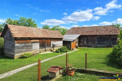 Tur 3D! Casa traditionala+ domeniu de 4.300 mp,livada,anexe:refugiu apreciabil Craiesti, la 28 km de Targu Mures - Targu Mures