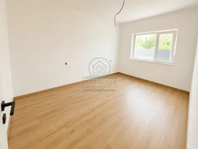 Casa  4 camere Miroslava Vorovesti la cheie! - foto 9