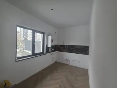 Apartament 4 camere dispus pe 2 niveluri - foto 2