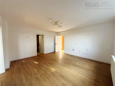 Apartament in casa 2 camere cu gradina si garaj - Central - foto 5