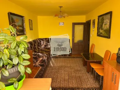 Apartament cu 3 camere decomandat cu balcon in Vasile Aaron - foto 2