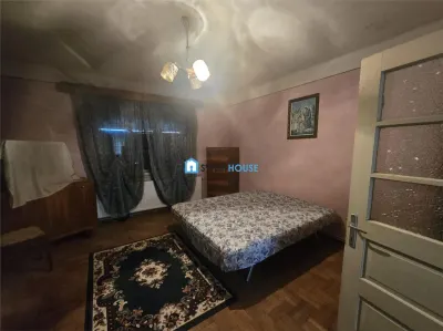 Casa cu trei camere in zona centrala teren generos - foto 14