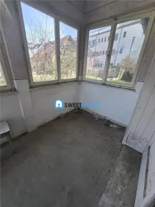 Casa cu trei camere in zona centrala teren generos - foto 4