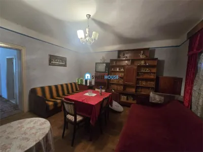 Casa cu trei camere in zona centrala teren generos - foto 5