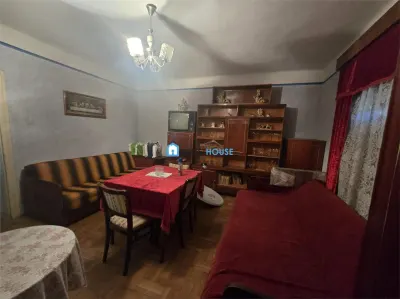 Casa cu trei camere in zona centrala teren generos - foto 6