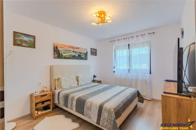 Distinsa, mobilata, echipata, gradina, curte, locuri parcare, Ghimbav, Brasov - foto 21