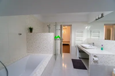 Penthouse de inchiriat 3 camere terasa Sibiu Dumbravii Sub Arini - foto 12