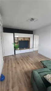 Apartament 4 camere Astra-piata,etajul 4,mobilat,137000 Euro - Brasov