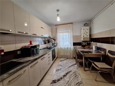 Apartament 3 camere decomandat zona Neagoe Voda - foto 2