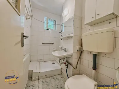 FILM! Apartament 2 camere decomandat, zona apreciabila, cartier Florilor Brasov - foto 6