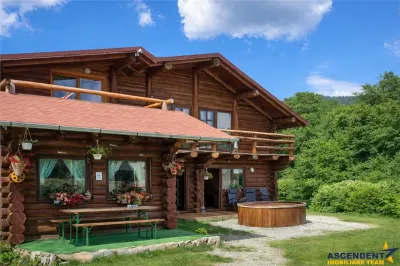 FILM! Resedinte montane,mobilate,echipate, jacuzzi,piscina,pretios areal,Sambata de Sus. - foto 2