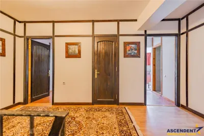 Resedinta versatila, 7 incaperi, camin elegant, terase, lot 800 mp, locuire/ turism. - foto 12