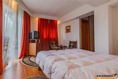 Resedinta versatila, 7 incaperi, camin elegant, terase, lot 800 mp, locuire/ turism. - foto 13