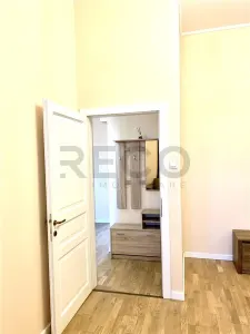 RECO  Apartament de închiriat cu 2 camere, ultracentral, complet renovat 60 mp, etaj 1, aproape de Universitate - foto 6