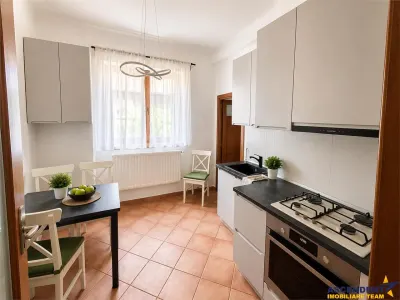 Pet friendly! Refugiu urban, 20 mp gradina privata, 2 camere, 65 mp, regim vila, Dealul Cetatii, Brasov - foto 2