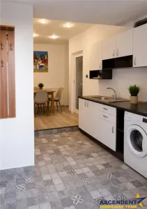 Garsoniera la casa, mobilata, 38mp, pivnita, pod mansardabil, cu teren 20mp, Centrul Istoric, Brasov - foto 5