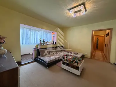 Apartament cu 3 camere, semidecomandat,centrala proprie,zona Girocului - foto 3