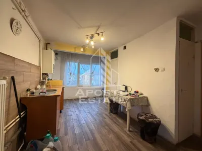 Apartament cu 2 camere, decomandat, centrala proprie, zona Soarelui - foto 3