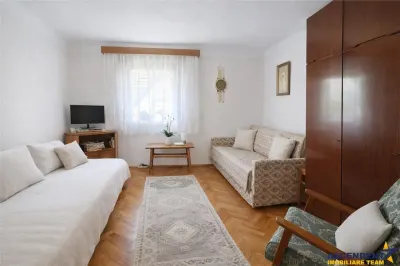 Poveste saseasca la umbra vitei de vie,cu crama,gradina flori,Central,Codlea - foto 7