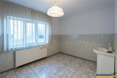 FILM! Targu Secuiesc,2 camere,partial renovat,recomandat:locuinta/activitati profesionale - foto 3