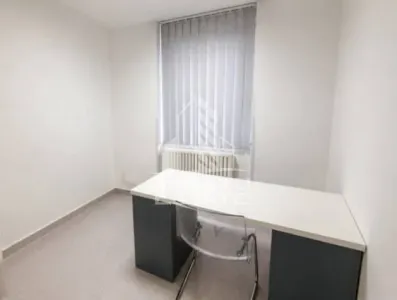 Spatiu SAD medical 68 mp, policlinica, ultracentral, Sanicolaul Mare. - foto 6