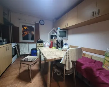 Apartament de vanzare cu 3 camere, 2 bai, zona Bucovina - foto 3