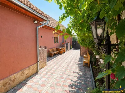 Casa solida, teren 919mp, 2 accesuri, configuratie si pentru 2 familii, Sanpetru, Brasov - foto 2