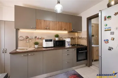 Casa solida, teren 919mp, 2 accesuri, configuratie si pentru 2 familii, Sanpetru, Brasov - foto 6