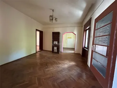 Bocsa Montana, 2 Case direct la Soseaua Principala, la pret de una - foto 6
