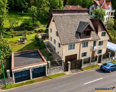 Vila cu potential de pensiune,2 garaje,teren 1.080 mp,strada Marasesti, Brasov - Brasov