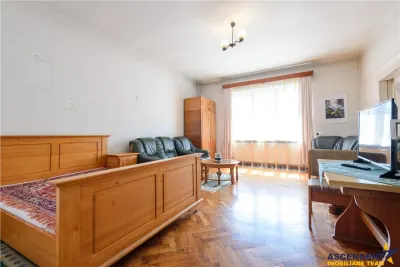 Potential, farmec si o pozitionare excelenta intr-o zona istorica a Brasovului - foto 3