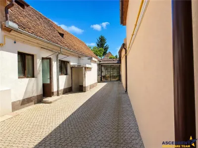 Casa cu 4 camere, garaj, pivnita boltita si potential, Brasov - foto 2