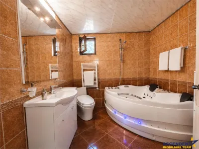 Casa familiala,790mp teren,5+dormitoare, livada,2 garaje,panouri 8 kW, Tarnaveni - foto 7