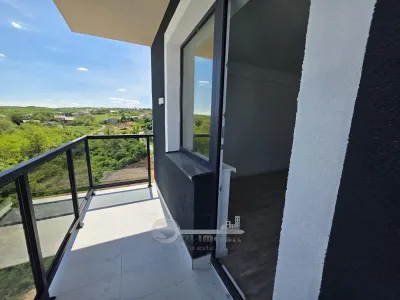 Liber, apartament 2 camere Bucium Visan, bloc intabulat, etaj intermediar - foto 2