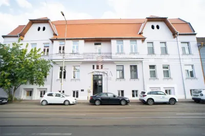 Apartament ultracentral cu 3 camere pe Strada Primariei - Oradea